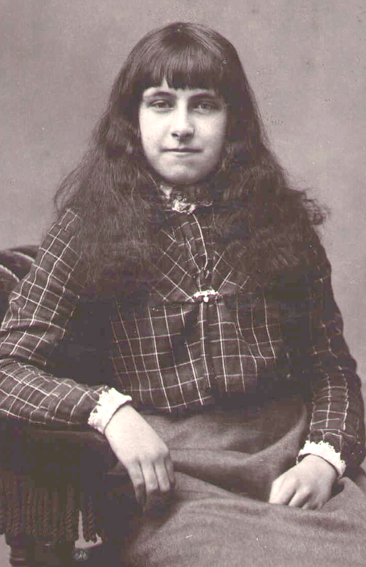 Photo of photos/Evelyn Perkins b1889 portrait